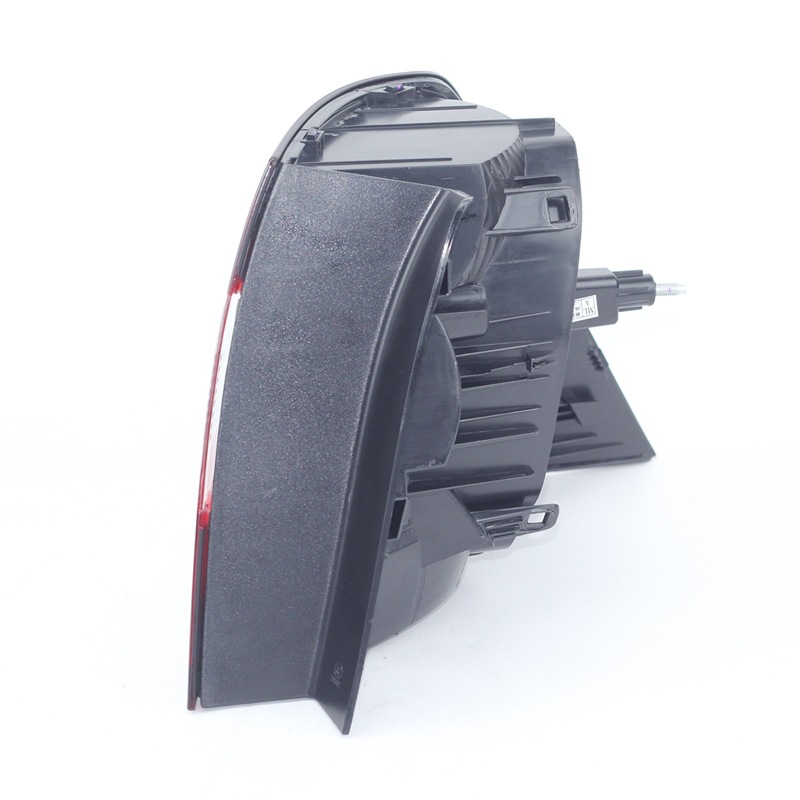 Suitable for Skoda 13-18-19 Xinrui rear taillight semi-assembly left and right rear steering reversing brake light cover