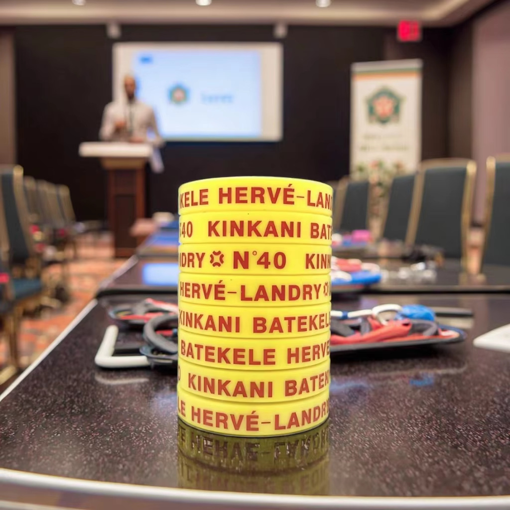 工厂厂家直销大量批发供应硅胶手镯 夜光手环 硅胶手腕带 硅胶手