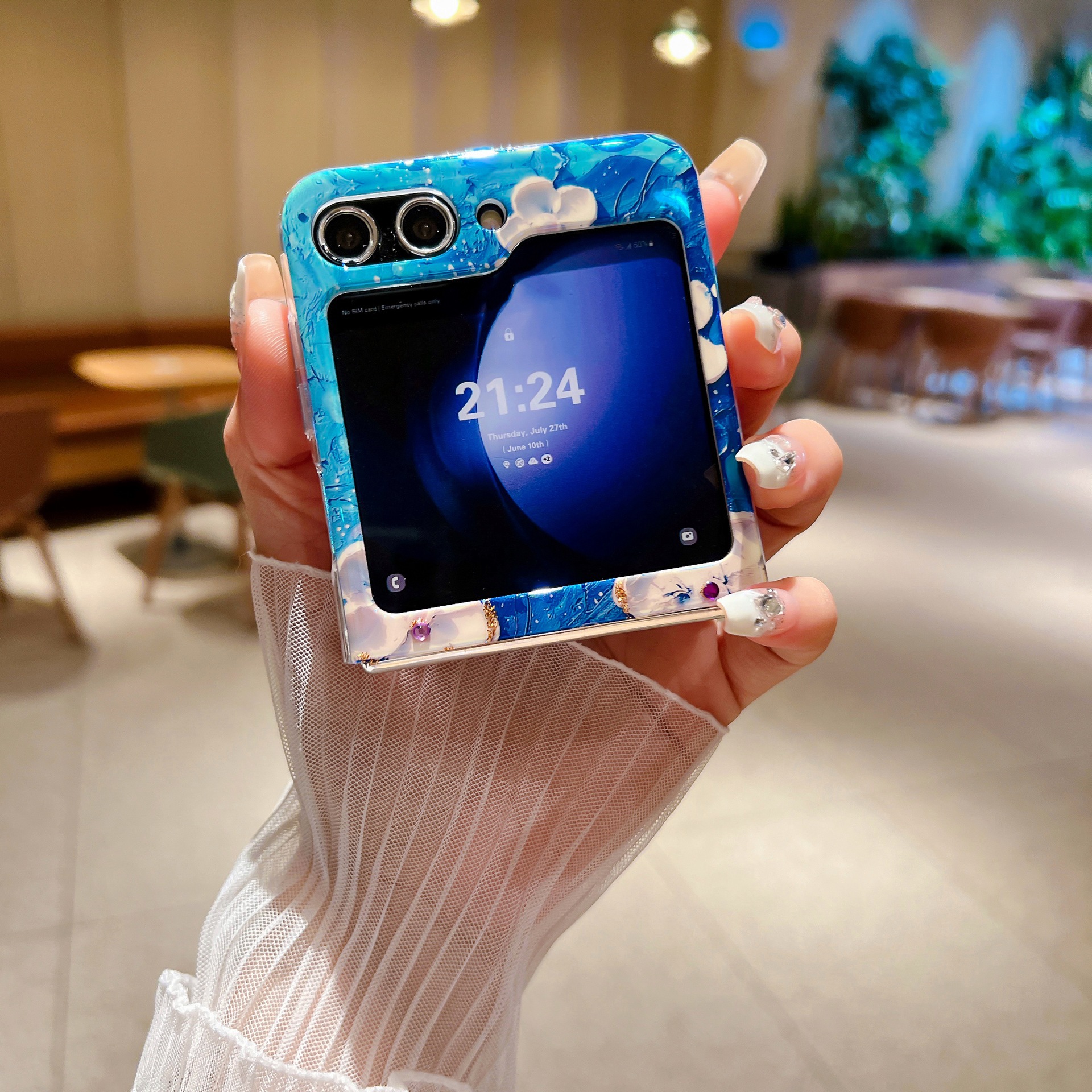 Blue light white flower for Samsung zflip5 phone case new zflip3/4 folding screen saver case_voghion.com