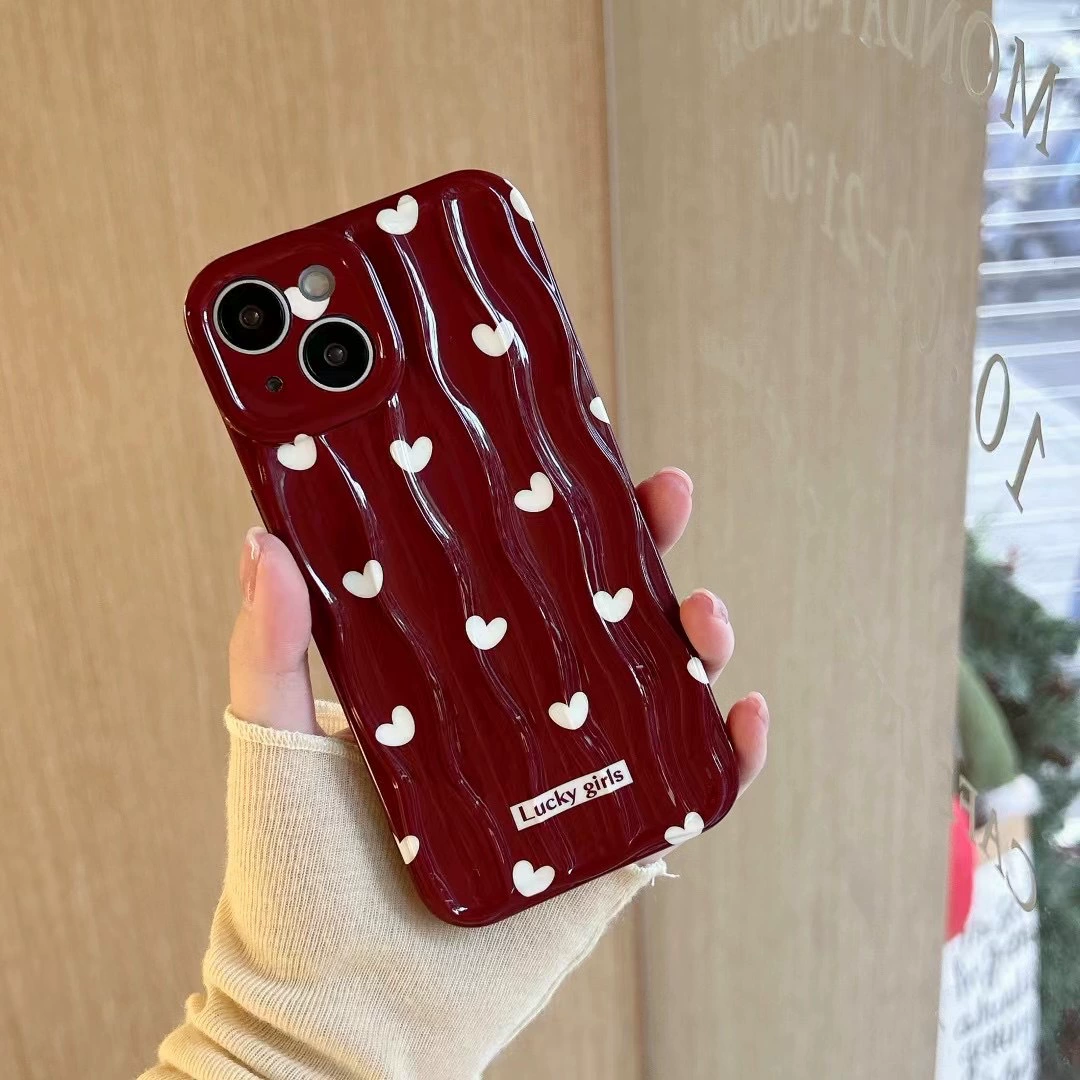 Чехол для телефона (Apple iPhone 16 совместим) бордовый волнообразный, сердечки или горошек