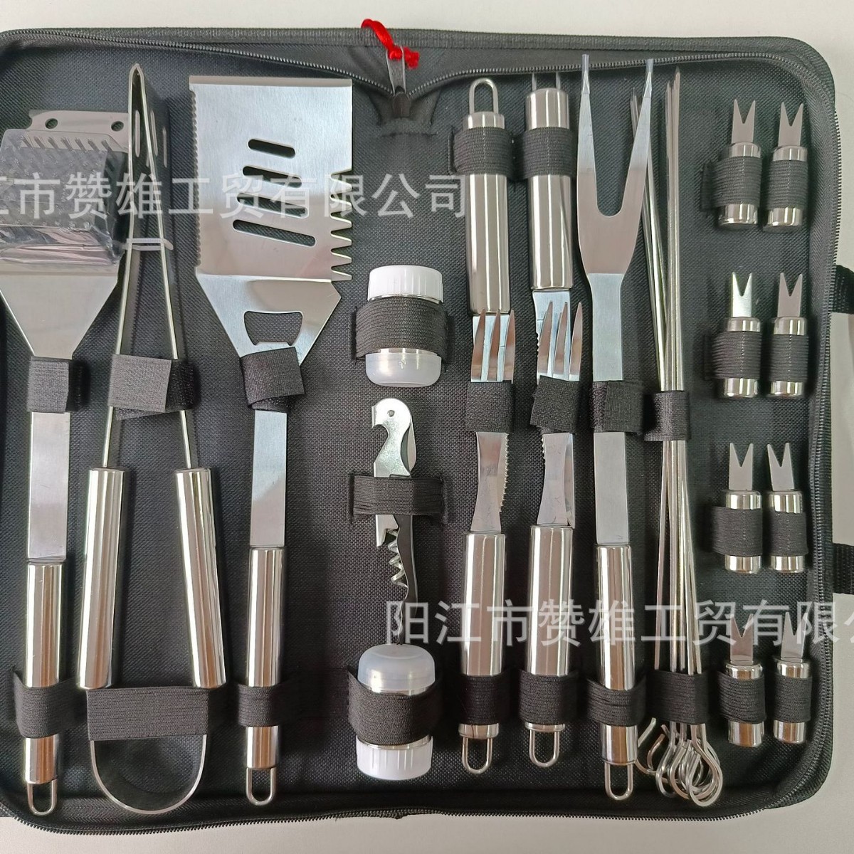 Juego de herramientas para parrilla de barbacoa de suministro directo de fábrica para uso doméstico al aire libre, juego de parrilla portátil fácil de transportar con bolsa.