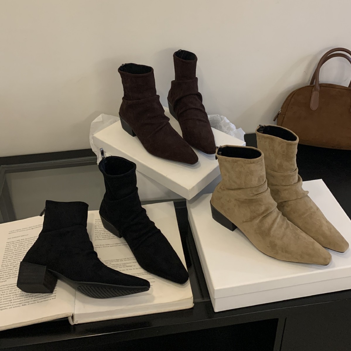 2024 New Autumn and Winter Pleated Suede Thick Heel Back Zipper Low-Tube Martin Women's Short Boots Fashionable Chelsea Boots