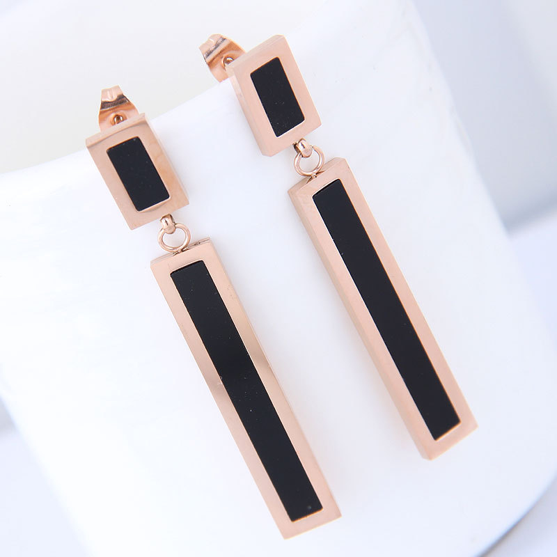 Temperamento europeo y americano pernos de arete largos aretes rectangulares de geometría femenina exagerada oro rosa no decolor aretes de acero de titanio