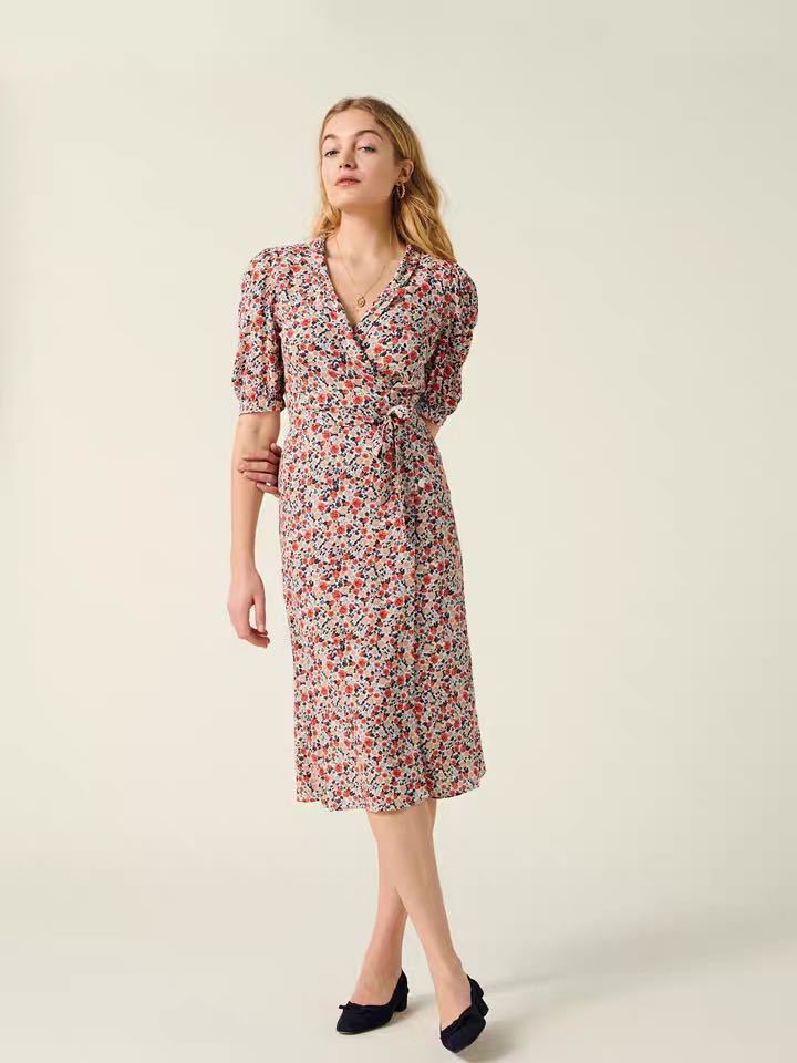 R家法式温柔风连衣裙高级感气质优雅收腰显瘦方领碎花连衣裙厂家