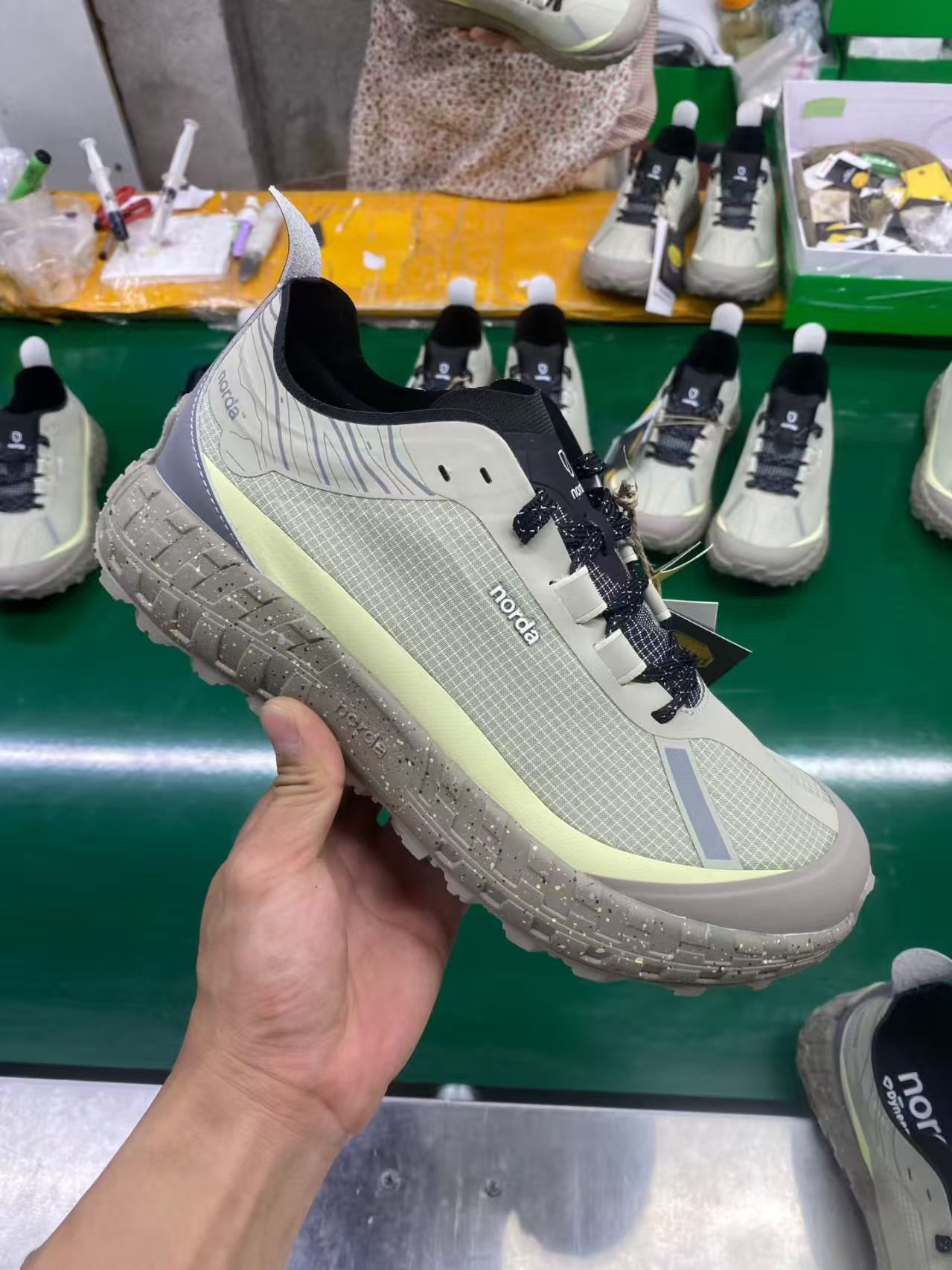 Norda 001 zapatos de montaña para hombres y mujeres, zapatos de carrera bajos, zapatos de senderismo