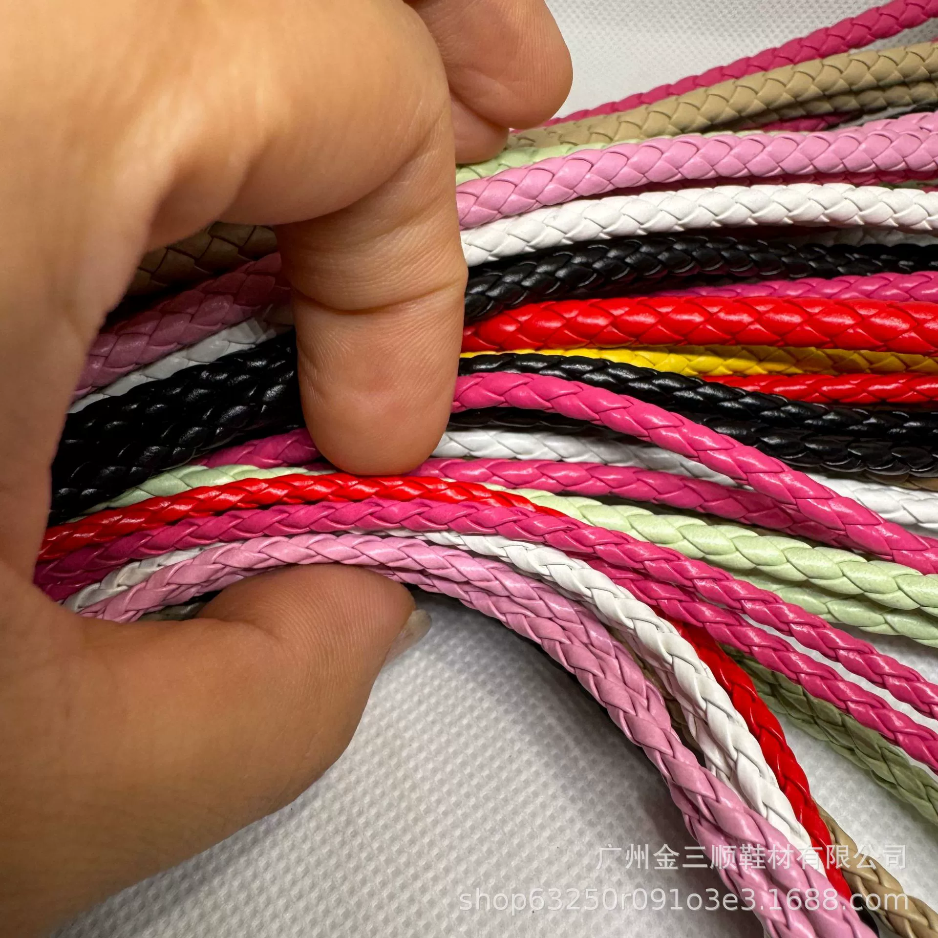 Прямые поставки с завода: круглый шнур из полиуретановой кожи 4 мм, 4-прядный, готов к отправке, для ремней для головных уборов, аксессуаров для обуви, шнурков, прочный и нелиняющий.