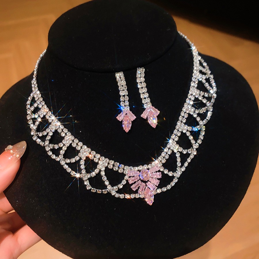 Collar de pendientes de diamantes con gotitas de agua transfronterizas europeas y americanas, colgante de moda de lujo ligero, cadena de clavícula, celebridad de Internet, joyería de alta gama, mujer
