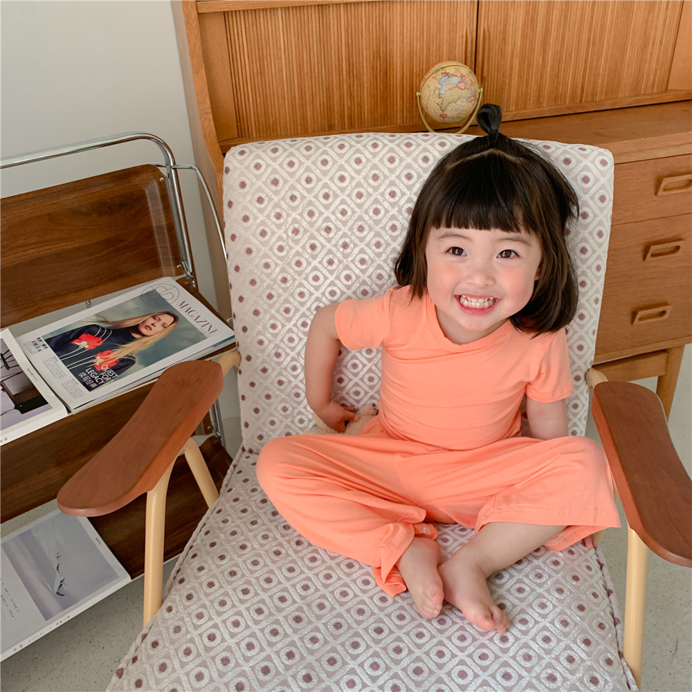 Corea del Sur ropa para niños al por mayor 2024 primavera y verano de los niños delgados color sólido desgaste del hogar traje bebé camiseta 7 pantalones dos piezas