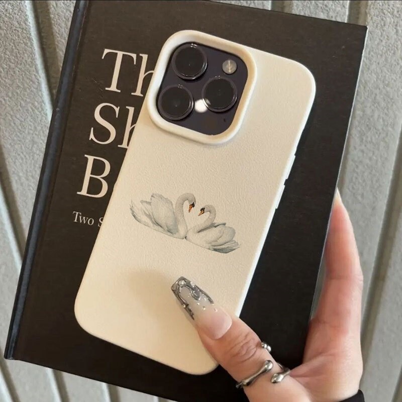 Double Goose Tongxin 18Pro Suitable for iPhone 17Pm Apple 16Pro Phone Case 15Pro Lychee Leather Texture 14 Cross-Series Double Goose Tongxin 18Pro Suitable for iPhone 17Pm Apple 16Pro Phone Case 15Pro Lychee Leather Texture 14 Cross-Series