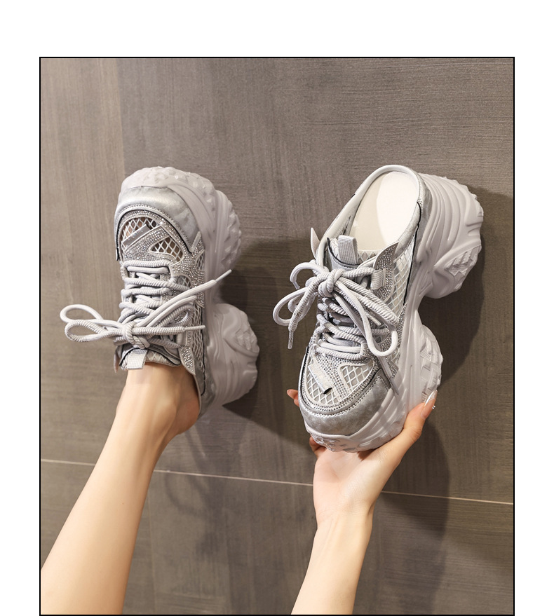 Giày sneaker nữ đế dày chunky thiết kế mũi trùm họa tiết thiên nga đen — màu trắng, bạc chi tiết 14
