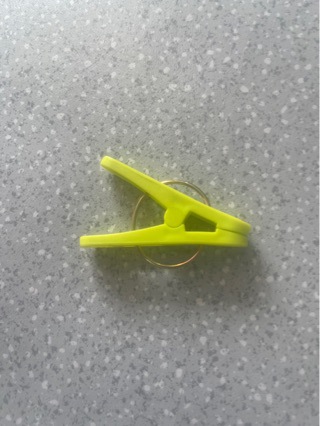 Small Thickened Clothespin Strong Clip Windproof Household Dormitory Clothes Drying Holder Anti-Slip Plastic Clip