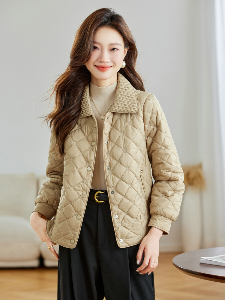 Capa de algodón de mujer otoño y invierno nueva mujer con solapa de diamante corta y ligera chaqueta de moda de algodón W5553