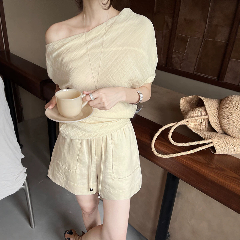 Hoo Summer New French-Style Linen Asymmetrical Shoulder Pleated Texture Fashionable Versatile Commuter Blouse Csa2176