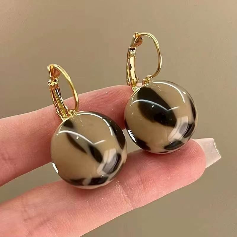Yadan Style Retro Leopard Print Ball Earrings Niche Cool Style High-End 2024 Early Autumn New Earrings for Women