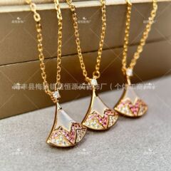 25新款V金扇子项链女七夕裙渐变天然白贝母粉钻吊坠锁骨链玫瑰金