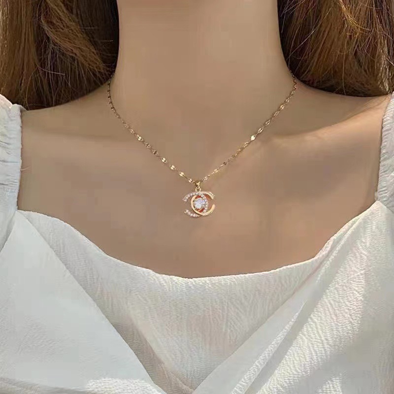 Lovskaya titanio acero collar q006 Luz de lujo Super Hada titanio acero doble C ZIRCON collar