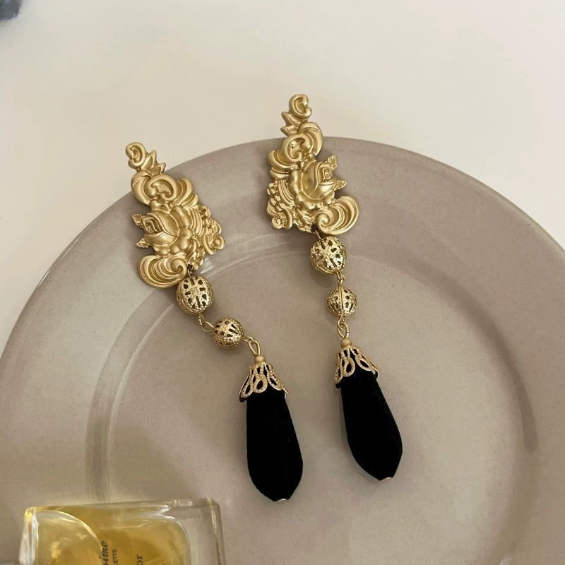 Retro atmospheric black earrings, french style, wide color palette