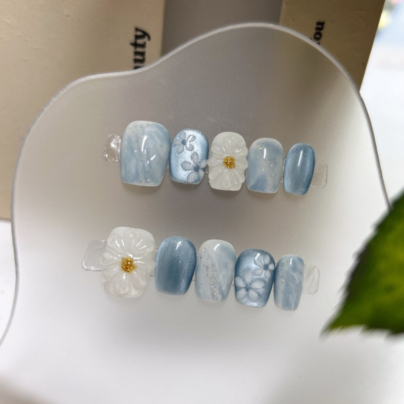 Hand-worn Armor Blue Cat's Eye Hand-painted Rubber Beads Pull Flower Flower Wearable Nail Nail Sticker Short