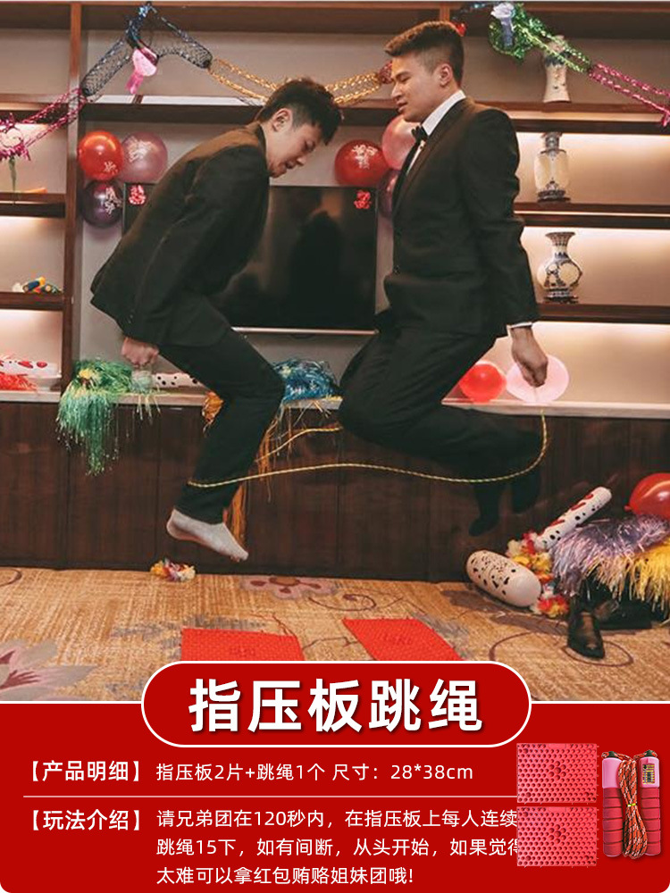 結婚の創意的なゲームの道具を迎えます。