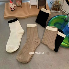 Versatile, all-season couple socks from Dongdaemun—new design with colorful, minimalist-style cuffs that keep you warm!