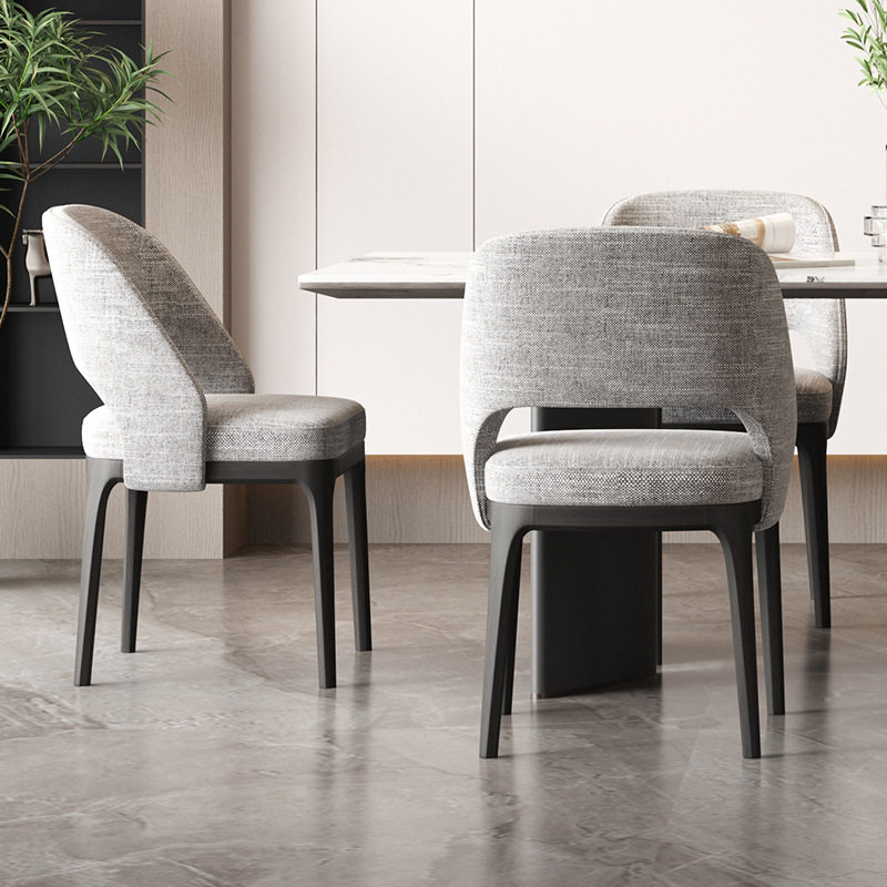 軽くて豪華な実木の食事の椅子のイタリア式のきわめてシンプルなデザイナーの創意の綿の麻布の腰掛けのホテルの見本の版の間のレジャーの接待の椅子