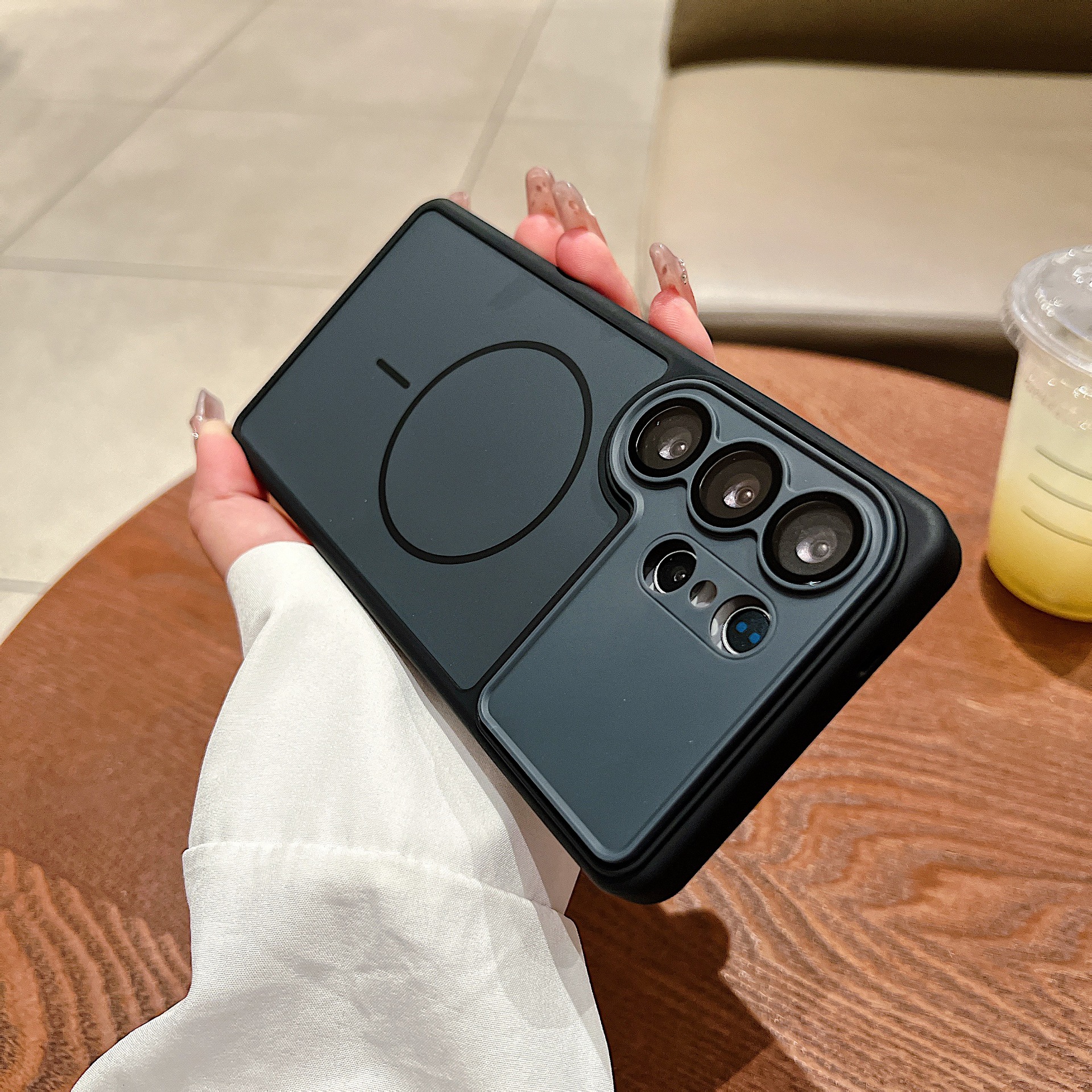 Transfronterizo aplicable Samsung S26ULTRA estuche de teléfono móvil de alto nivel esmerilado color de la piel absorción magnética S26P cubierta de protección contra caídas