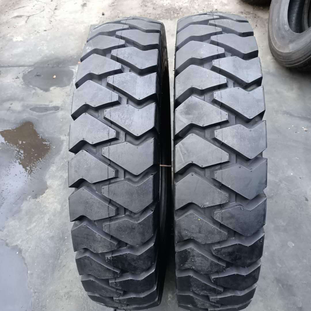 矿山叉车轮胎10.00-20 挖掘机轮胎11.00-20 铲车轮胎 两大块花纹
