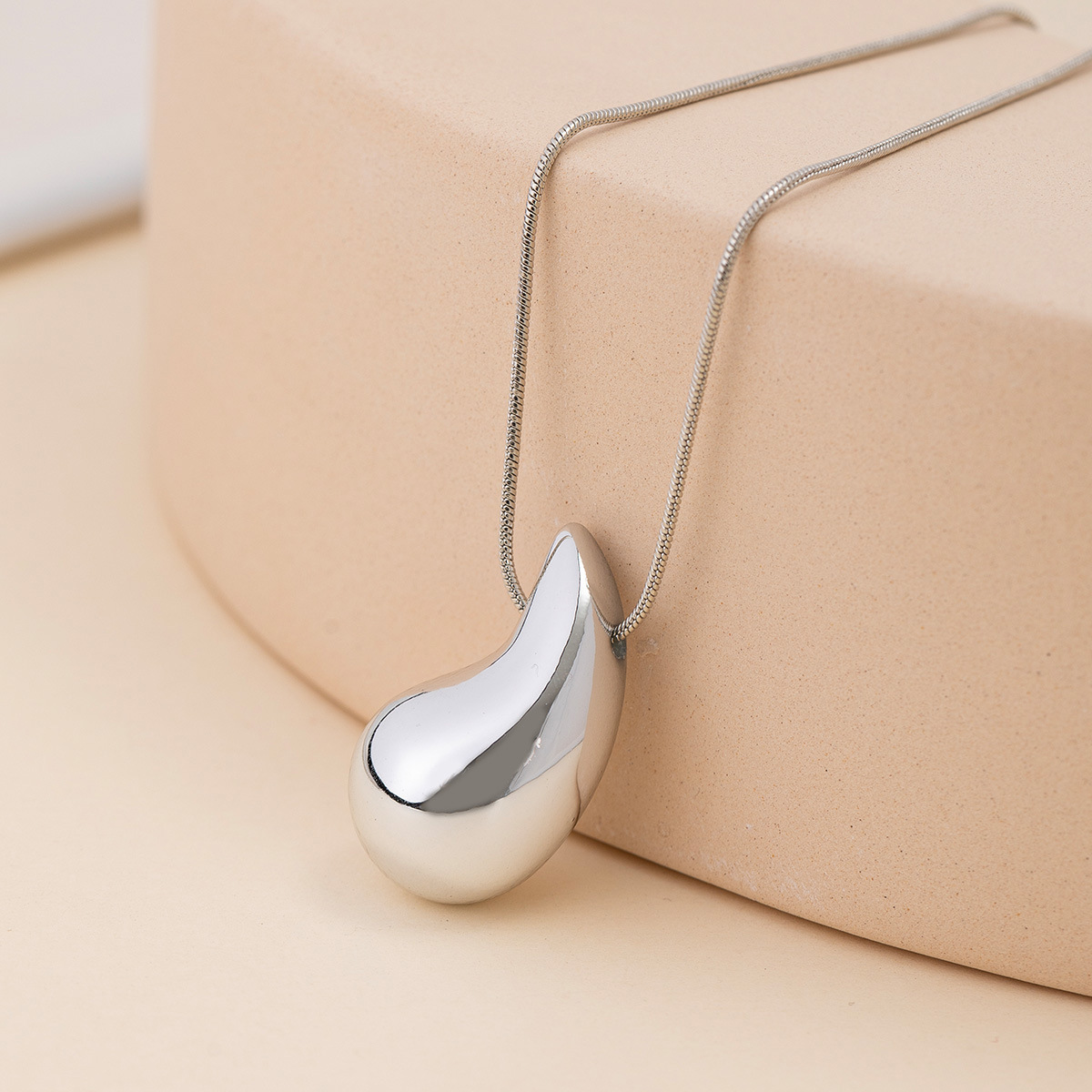 Joyería transfronteriza europea y americana simple gota de agua gota partido punk collar brillante exagerado gran lágrima nicho collar