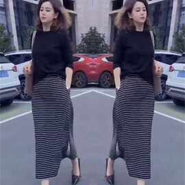 网红爆款时尚两件套裙女2024秋季新款简约百搭小衫+显瘦条纹半裙