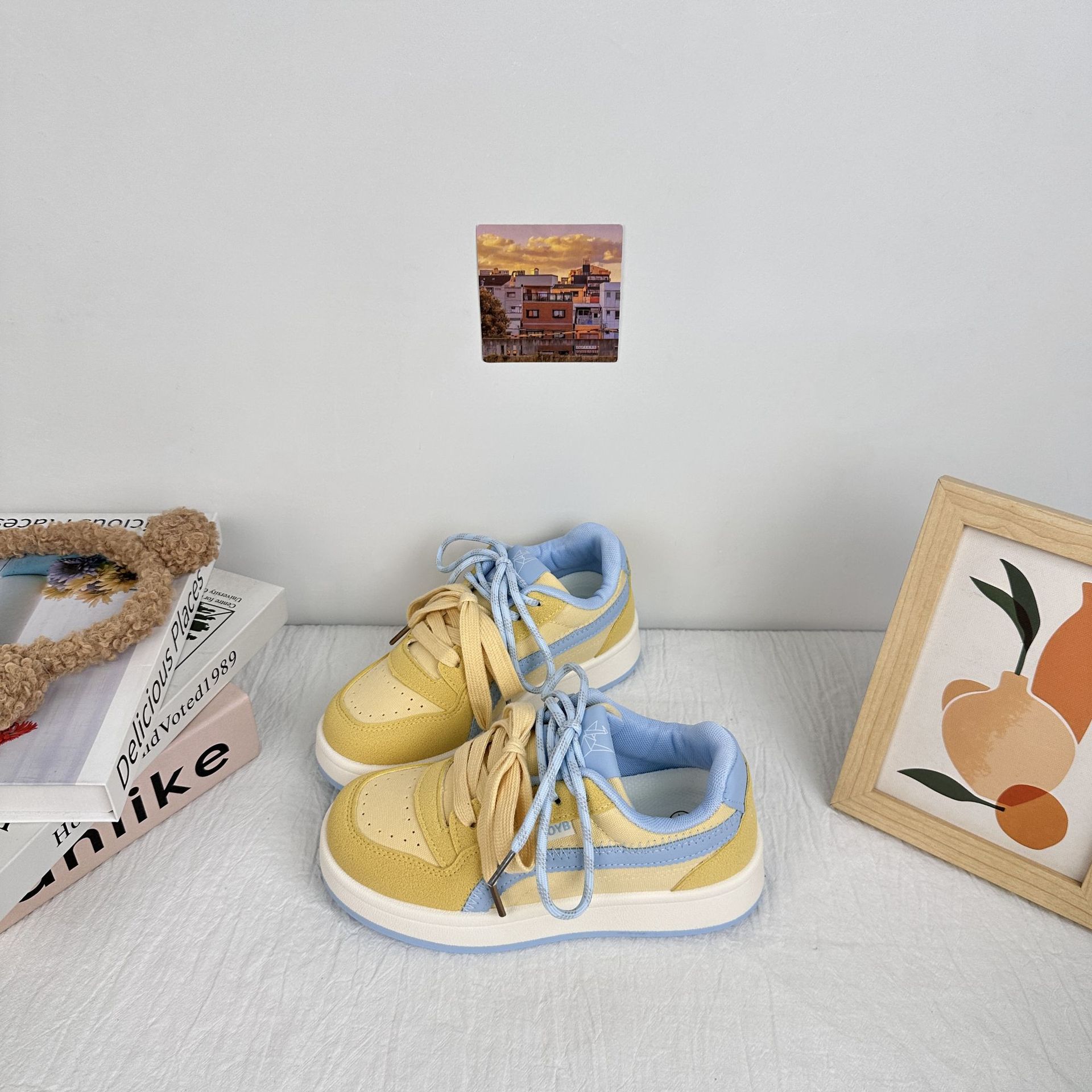 Zapatos de suela gruesa de larga onda para mujeres 2025, nuevos zapatos de moda, zapatos de pan de nicho, zapatos blancos de verano, zapatos de skate casuales