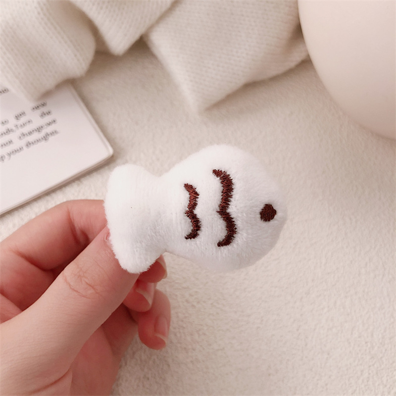 Clip de pelo de pescado de peluche lindo otoño invierno peludo pegando clip dulce versátil detrás del cerebro clip de pelo de pescado adornamiento para mujeres