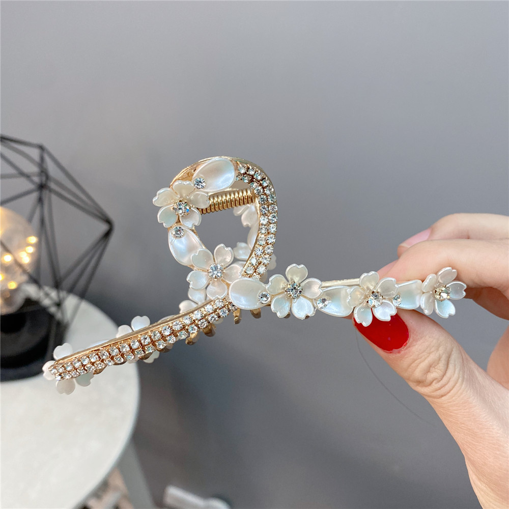 Retro Style Acrylic Shell Flower Cross Full Diamond Hair Claw Clip display picture 2