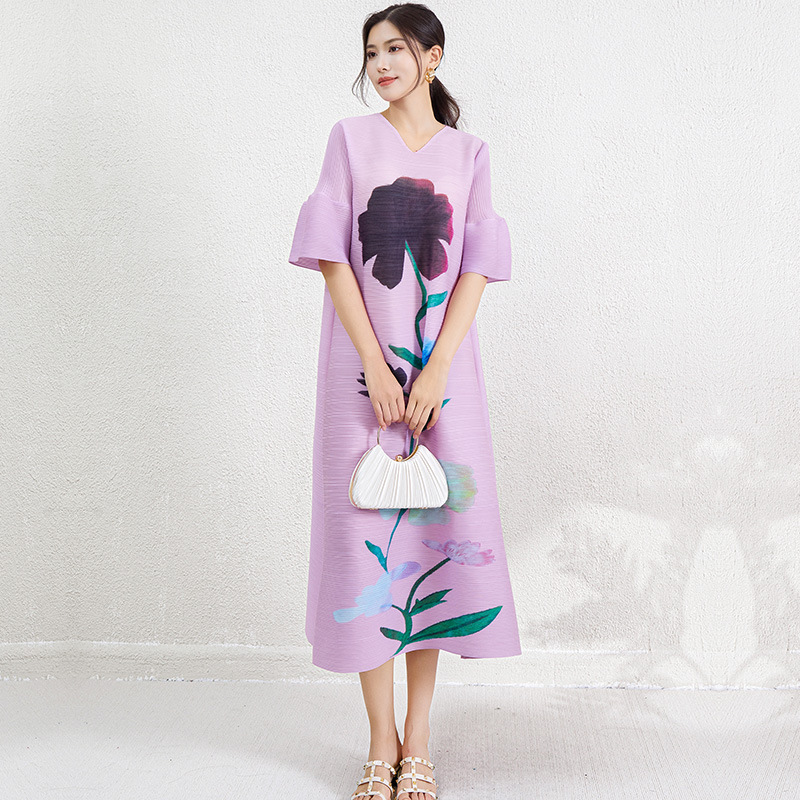 Cross-border Pleated dress Women's 2024 Summer New V-neck Loose Slimming chubby girl Pregnant Women Belly Covering A- line Skirt