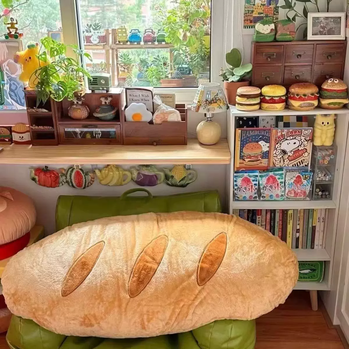 Диван для сна для кровати, подушка, кукла, хлеб