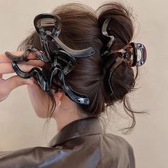 髪の量の多い女性向けのシンプルな大きなウェーブクリップ 2025 新しいハイエンドヘアクリップ頭の後ろのヘッドバンドサメクリップ