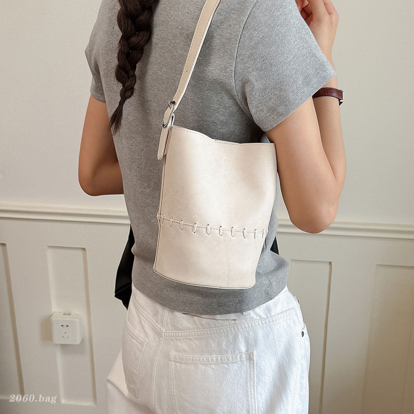 2026 cubo de moda dopamina hombro de verano suave nuevo nicho simple exquisito bolso de mochila coreano mujer
