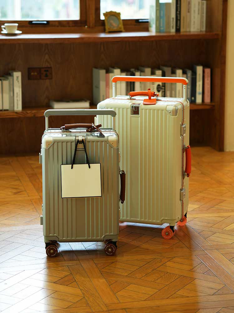 Vali nhôm khung rộng 2025 có giá để cốc, bánh xe trượt, size 20/24/26 inch — Màu đen với màu cam [móc bên bánh xe trượt băng rộng], Trắng với cam [móc bên bánh xe trượt băng rộng], Màu đen với màu xanh lá cây [móc bên bánh xe trượt băng rộng], Trắng với xanh lá cây [móc bên bánh xe trượt băng rộng]