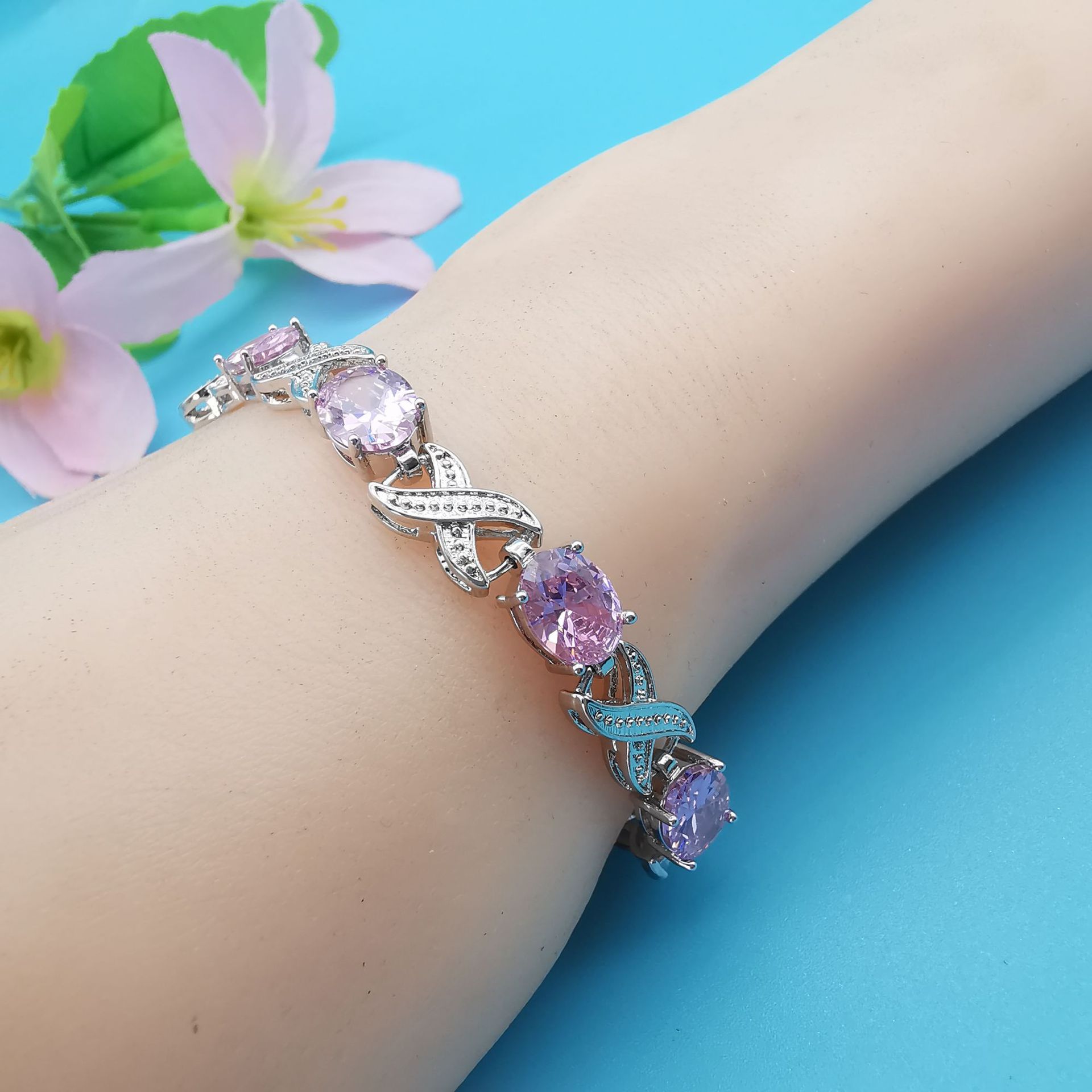 Elegant Egg-shaped Xo Bangle Bracelet With Zircon For Women_voghion.com
