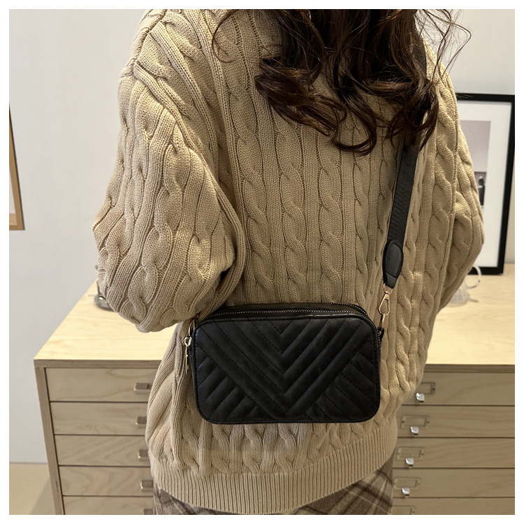 150g Weight Nylon Lining Material Sewing Thread Fashion Element Zipper Closure Type Single Shoulder Strap Strap Type Crossbody Bag Bags Type Casual, Daily, Shopping Occasion Pu Leather Material Solid Color, Lingge Pattern All Seasons Season Women's Gender Classic Style Style Square Shape Women's Pu Leather Solid Color Lingge Classic Style Sewing Thread Square Zipper Crossbody Bag 3