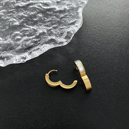 High-grade shell ear studs titanium steel non-fading fashion design style internet celebrity versatile women's ins style earrings trend 