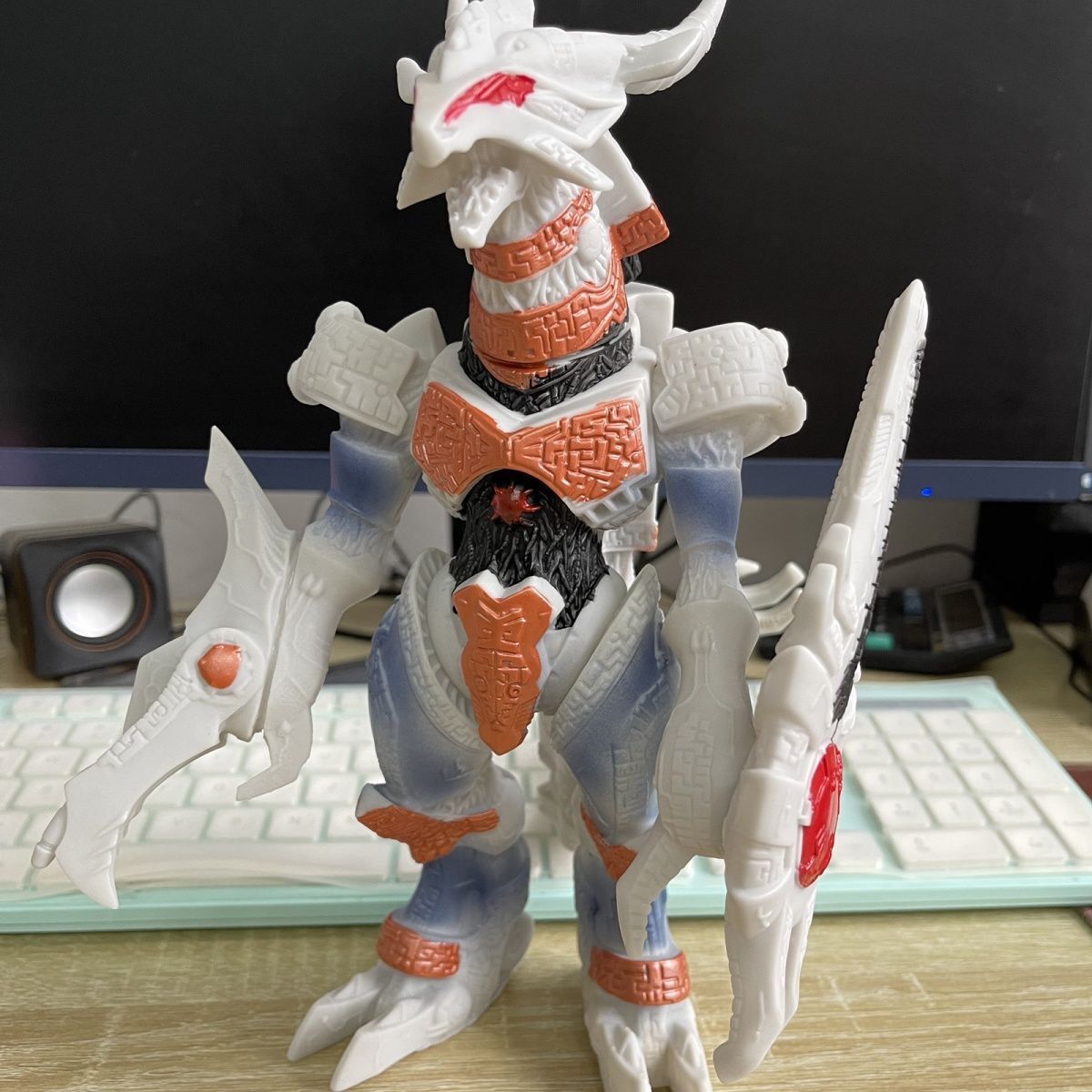 大型モンスタービニールソフトラバーウルトラマンモンスターおもちゃ男の子子供のおもちゃ夜市景勝地露店モンスター
