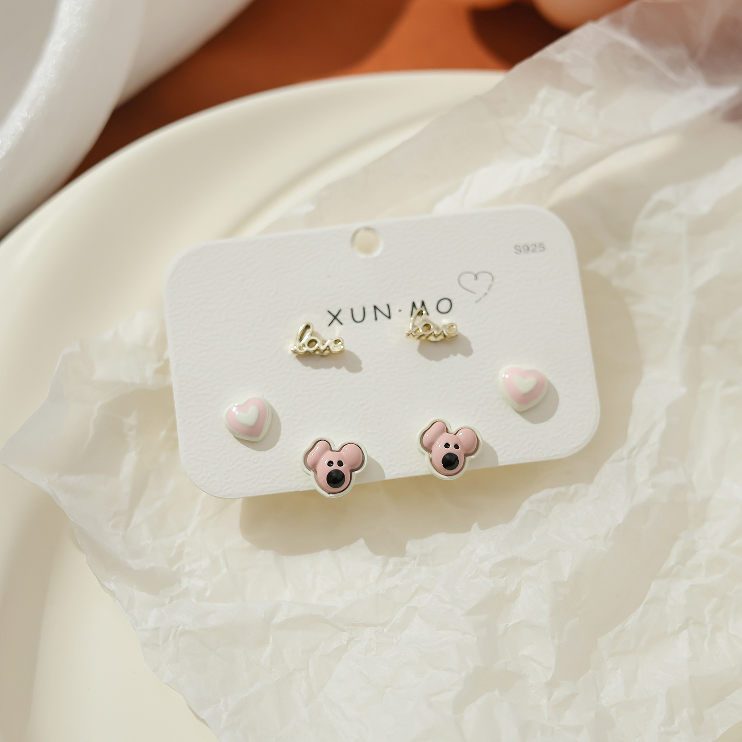 Juego de pendientes de aguja plateados, sencillos y compactos para mujer, pendientes geométricos en forma de corazón, bonitos, dulces y versátiles, venta al por mayor para puestos de mercado