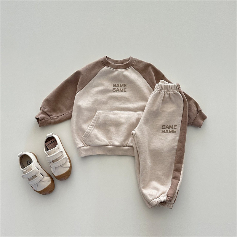 Korean style autumn/winter new children's two-piece set, featuring a color-blocked casual terry cloth sweatshirt and pants.