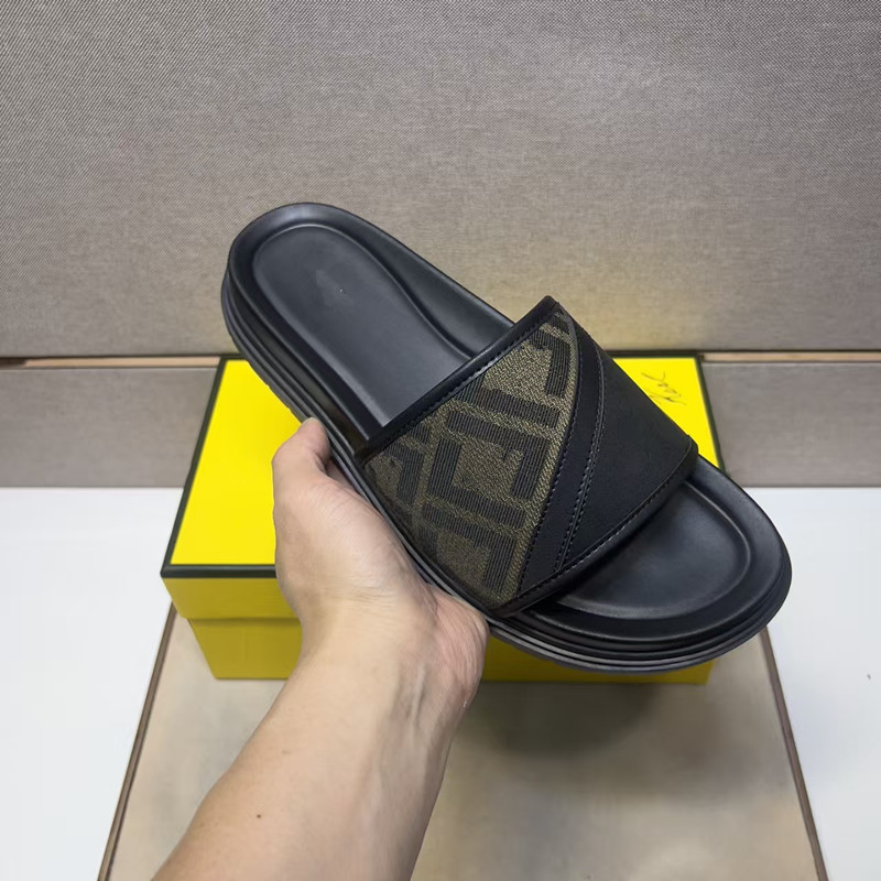 High-End Men's Summer Outer Wear Casual Slippers, Fashionable Genuine Leather Thick-Soled Cross Sandals, Versatile Non-Slip Beach Shoes High-End Men's Summer Outer Wear Casual Slippers, Fashionable Genuine Leather Thick-Soled Cross Sandals, Versatile Non-Slip Beach Shoes