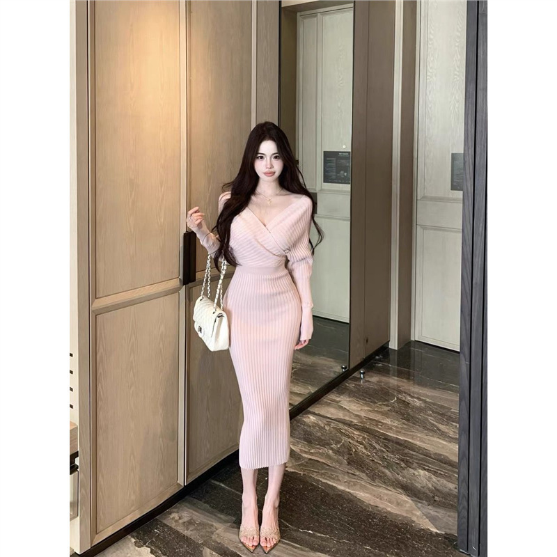 纯欲风交叉v领针织连衣裙女秋冬长袖修身中长款粉色收腰包臀裙子|undefined