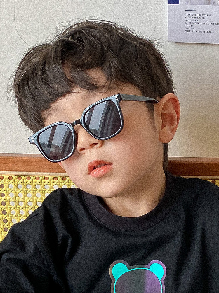 Children's glasses are trendy and fashionable, anti-UV, boys' sunglasses, girls' Internet celebrity personalized baby sunglasses, toddler sunshade