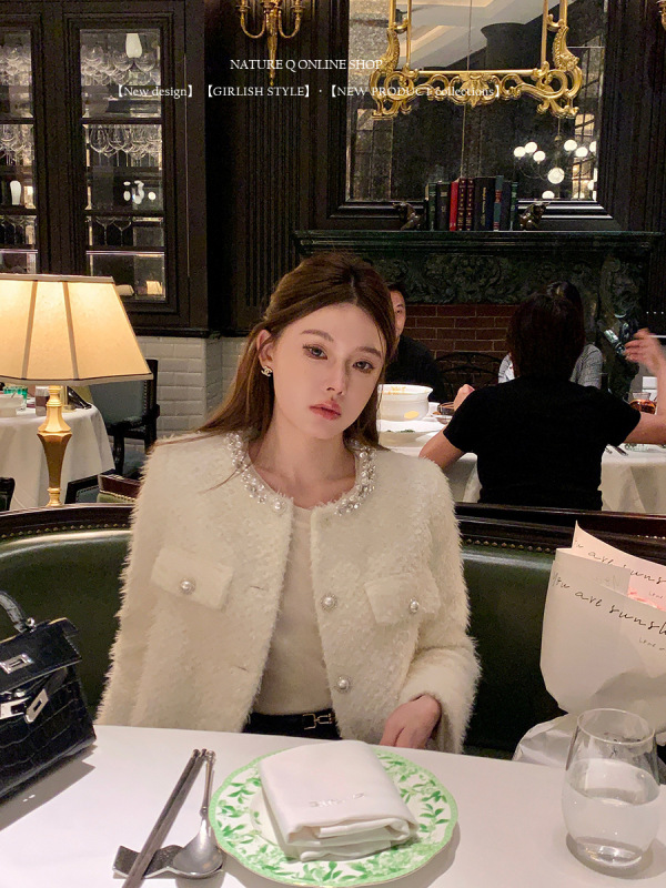 杨小卷法式珍珠领白色羊毛小香风外套女短款富家千金感羽绒服新款|undefined