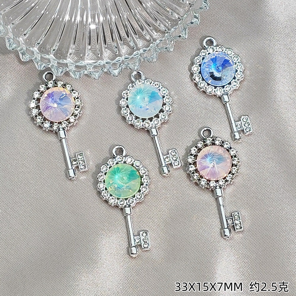 Exquisitos accesorios de joyería colgante de diamante de alta protección ultravioleta al por mayor collar DIY artesanal colgante de materiales de ropa de pulsera