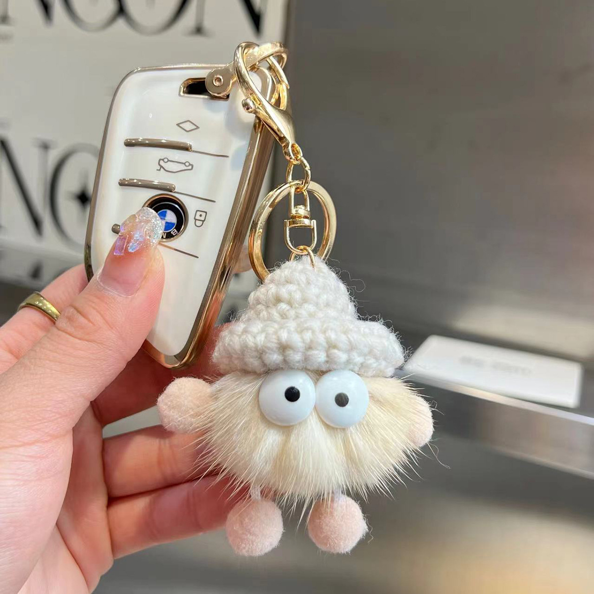 Colgante de felpa de briquetas pequeñas de pelo de visón de imitación personalizado Colgante de llavero de coche Joyas pequeñas Colgante de bolsa de felpa