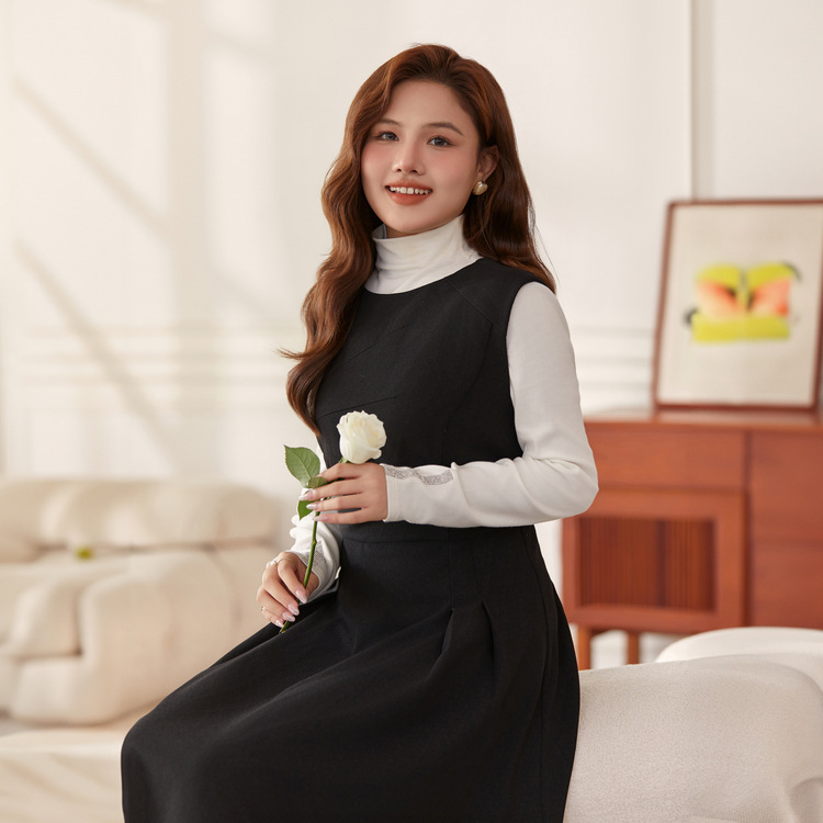 Elegant black brace
